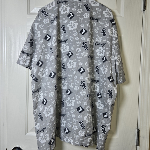 Chicago WHITE SOX MLB Theme Gray Casual Button Down Shirt BASEBALL FAN SPORTS XL - Picture 12 of 15